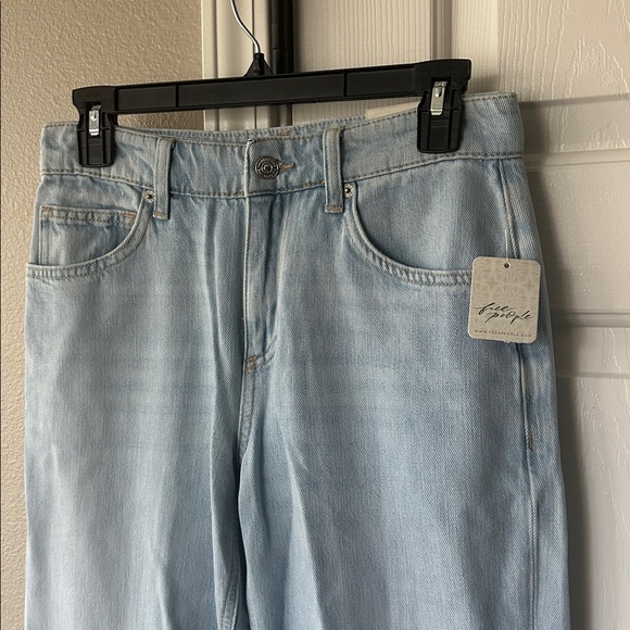 NWT We The Free LIVE WIRE FLARE JEANS - Picture 10 of 16
